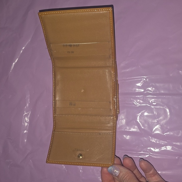 CHANEL camel brown gloss patent bifold snap leather wallet - Picture 4 of 13